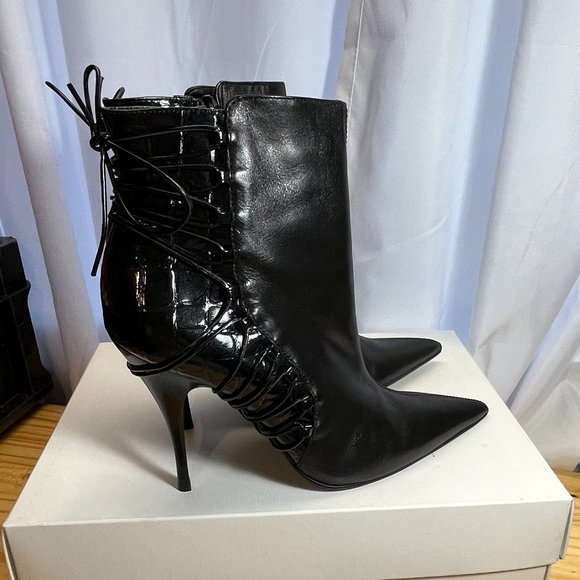 COPY - CARLOS SANTANA BLACK LEATHER LACE UP ANKLE BOOTIES 7.5 NWT - Picture 3 of 6